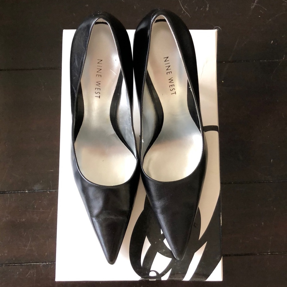 Nine West black leather pumps